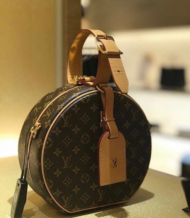 LV Petite Boite Chapeau - chiếc túi có gì đặc biệt mà khiến các tín đồ thời trang thi nhau đụng hàng - Ảnh 3.
