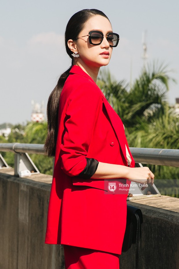 Hương Giang diện nguyên cây đồ đỏ rực, mang theo 105 kg trang phục đi chinh chiến Hoa hậu Chuyển giới Quốc tế - Ảnh 10.