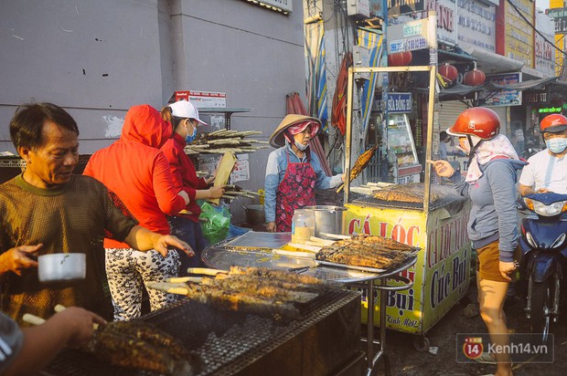 Hàng chục tấn cá lóc giá 150.000 đồng/con được tiêu thụ trong ngày Thần tài ở Sài Gòn - Ảnh 13.