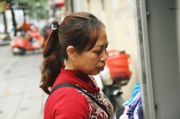 Cái kết buồn của tủ quần áo ai thừa ủng hộ, ai thiếu đến lấy ở Hà Nội: Người gom đồ từ thiện đi bán, người tặng cả áo rách, quần lót cũ - Ảnh 5. Cái kết buồn của tủ quần áo ai thừa ủng hộ, ai thiếu đến lấy ở Hà Nội: Người gom đồ từ thiện đi bán, người tặng cả áo rách, quần lót cũ - Ảnh 5.