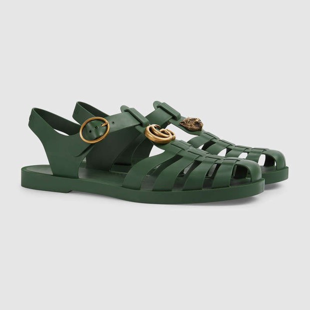 Có giá hơn 11 triệu nhưng hình như sandal của Gucci trông quá giống dép rọ bộ đội của nước ta thì phải - Ảnh 1.