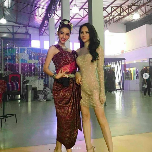 Dù là đối thủ trực diện, Hương Giang và người đẹp chủ nhà Thái Lan Yoshi Rinrada vẫn vô cùng thân thiết - Ảnh 7.
