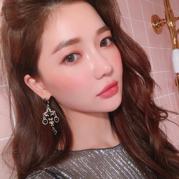 Xài son đắt tiền đến mấy cũng khó đẹp nếu như bạn mắc phải những lỗi này khi đánh son - Ảnh 6. Xài son đắt tiền đến mấy cũng khó đẹp nếu như bạn mắc phải những lỗi này khi đánh son - Ảnh 6.