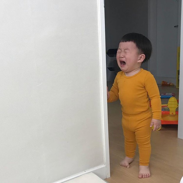 Cậu nhóc bụng tấn công, mông phòng thủ bất ngờ nổi tiếng vì quá dễ thương - Ảnh 8.