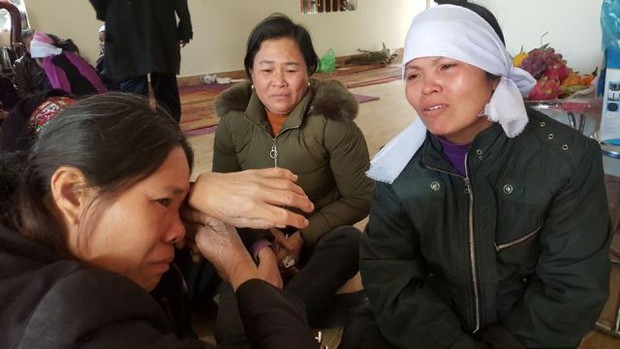 Nghẹn lòng đám tang 4 người trong một gia đình đuối nước ngày cận Tết - Ảnh 1.