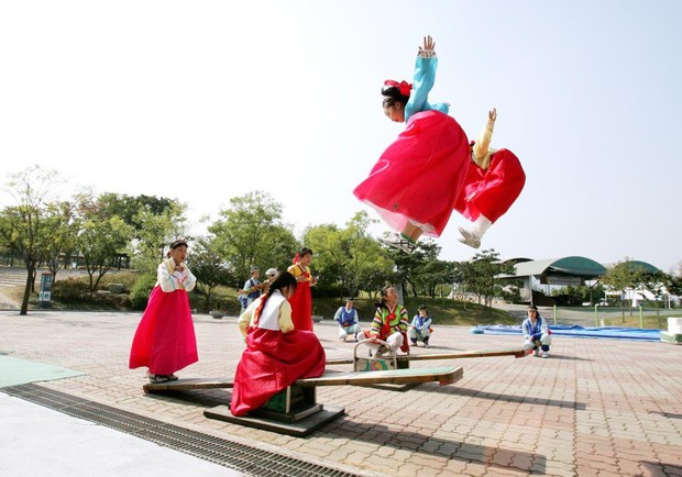 8 điều thú vị về ngày Tết ở Hàn Quốc: Điều thứ 3 cũng giống với văn hóa truyền thống Việt Nam - Ảnh 10.