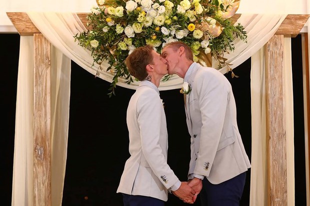 Hạnh phúc vỡ òa trong các đám cưới đồng tính ở Australia - Ảnh 3.