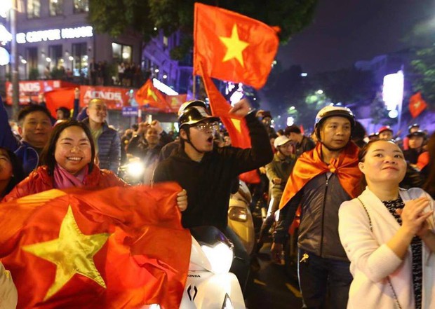 Cả nước vỡ òa với chiến tích lịch sử của U23 Việt Nam - Ảnh 9.