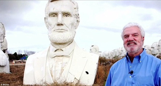 Công viên Tổng thống Mỹ với 43 bức tượng khổng lồ bị hư hại nặng nề, vẫn còn thiếu hai vị Tổng thống nữa mới hoàn thiện - Ảnh 9.