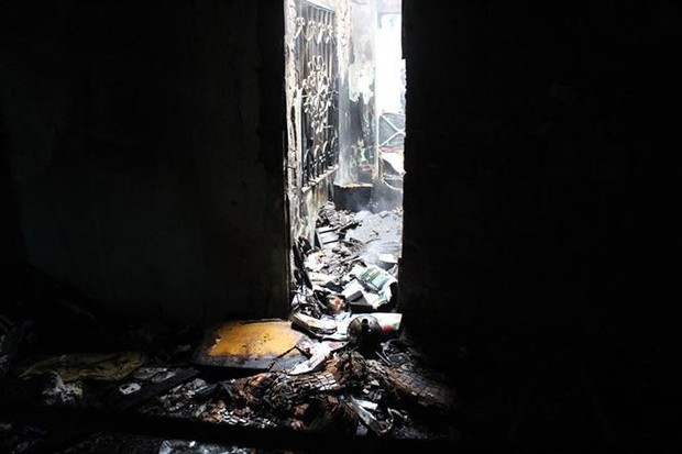 Đà Nẵng: Cháy lan tại nhà trọ giữa trưa, cả xóm náo loạn - Ảnh 7.