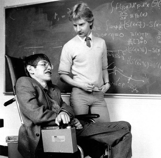 Nhìn lại cuộc đời của huyền thoại Stephen Hawking: Ngôi sao sáng trên bầu trời khoa học thế giới đã vụt tắt - Ảnh 4.