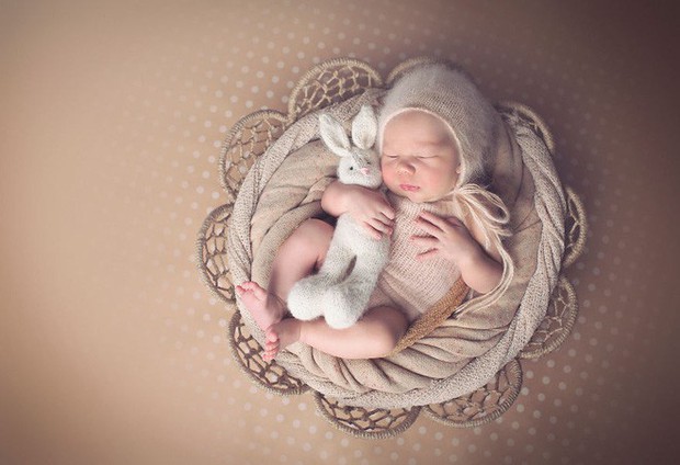 Ngất ngây với chùm ảnh những em bé sơ sinh cuộn tròn say ngủ - Ảnh 22.