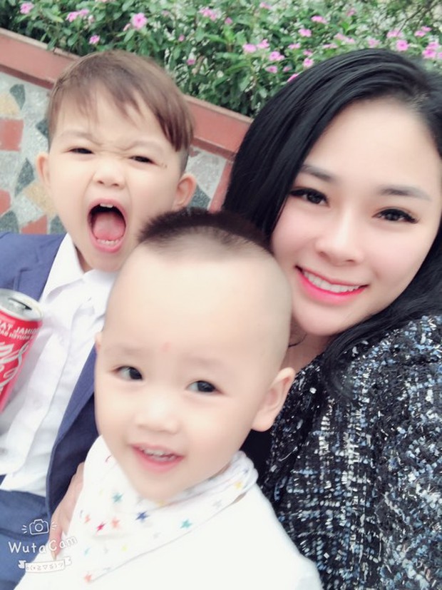 Clip vui: Đang hí hửng chụp hình, 2 đứa con bỗng chạy mất dạng vì mẹ dùng filter quái vật - Ảnh 2.