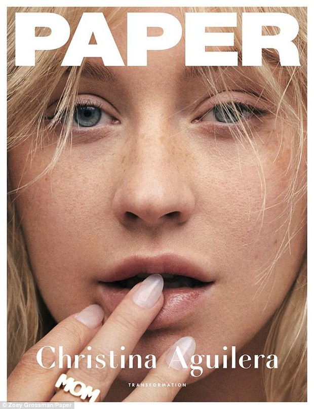 Christina Aguilera's youthful, bare-faced photo set is so hot that it received thousands of shares - Photo 4.