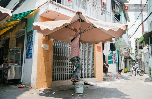 Cô bán cơm dễ thương hết sức ở Sài Gòn: 10 ngàn cũng bán, khách nhiêu tiền cũng có cơm ăn” - Ảnh 11.