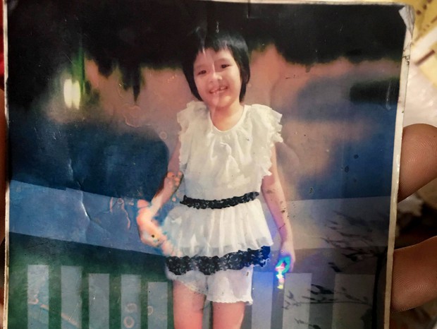 Bé gái 8 tuổi mất tích bí ẩn sau khi tự bắt xe buýt từ làng Đại học Quốc gia xuống trung tâm Sài Gòn để được gặp mẹ - Ảnh 2.