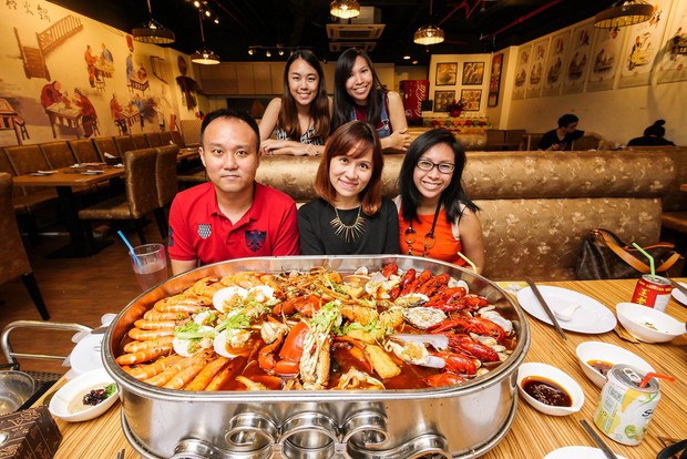 Team nghiện lẩu hải sản mà thấy nồi lẩu khủng này của Singapore thì thế nào cũng chết ngất vì quá hấp dẫn - Ảnh 5.