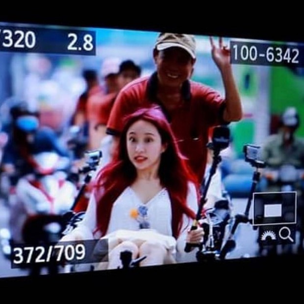Chiều fan như EXID: Hani đẹp rực rỡ khi đi xích lô, cùng các thành viên check-in ăn phở tại TP.HCM - Ảnh 1. Chiều fan như EXID: Hani đẹp rực rỡ khi đi xích lô, cùng các thành viên check-in ăn phở tại TP.HCM - Ảnh 1.
