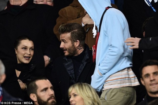 Ngồi cạnh Bella Hadid, David Beckham cực hớn hở, mải dán mắt vào người đẹp kém 21 tuổi - Ảnh 5.