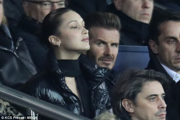 Ngồi cạnh Bella Hadid, David Beckham cực hớn hở, mải dán mắt vào người đẹp kém 21 tuổi - Ảnh 2.