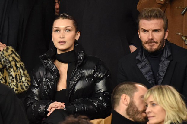 Beckham lịch lãm, ngồi cạnh siêu mẫu Bella Hadid trên khán đài sân Công viên các Hoàng tử - Ảnh 4.