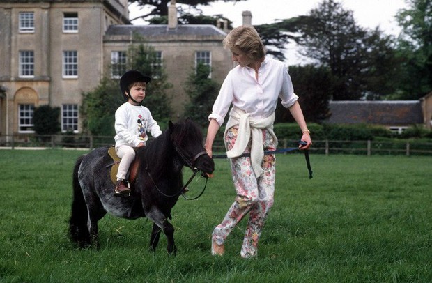 Cách làm mẹ của Công nương Diana vẫn luôn khiến các mẹ khắp thế giới ngưỡng mộ - Ảnh 1.