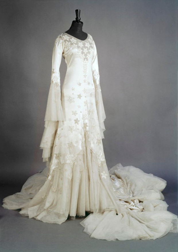 Tại sao váy cưới lại có màu trắng và hành trình biến đổi của váy cưới ít người biết - Ảnh 4.