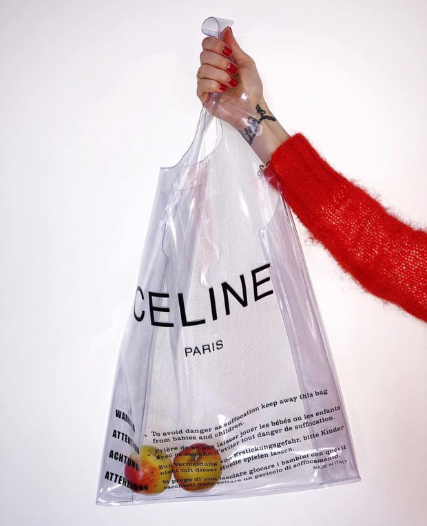 Trông hệt như túi nilon đi chợ nhưng túi nhựa trong có giá hơn 20 triệu của Celine đang được các tín đồ thời trang thích điên cuồng - Ảnh 2.