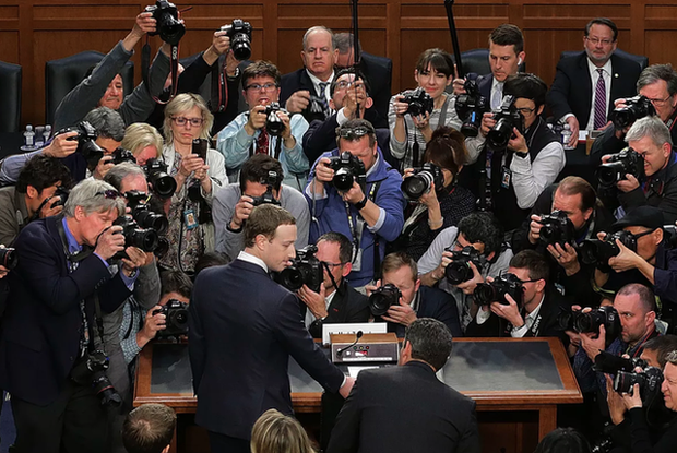 Những điểm chính trong buổi điều trần thứ hai của Mark Zuckerberg tại Quốc hội - Ảnh 2.