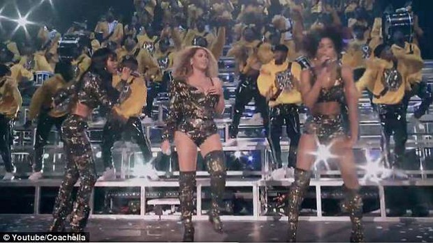 Dancing so hard... losing your clothes is real: Beyoncé's outfit was betrayed twice on the Coachella 2018 stage - Photo 2.