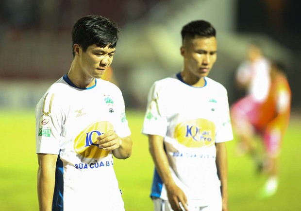 Công Phượng tinh quái lừa thủ môn, chấm dứt gần nửa năm không ghi bàn ở V.League - Ảnh 2.