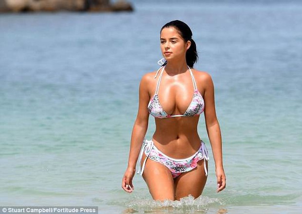 English rose Demi Rose shows off her incredibly hot body, surpassing both Kylie and Kim - Photo 5.