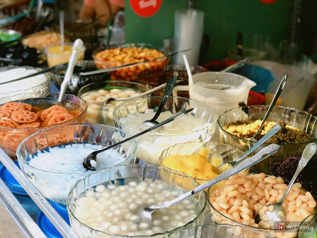 Thiên đường ăn vặt Xóm Chiếu "quật ngã" team giảm cân trong một nốt nhạc (Chè Hà Trâm) Thiên đường ăn vặt Xóm Chiếu "quật ngã" team giảm cân trong một nốt nhạc (Chè Hà Trâm)