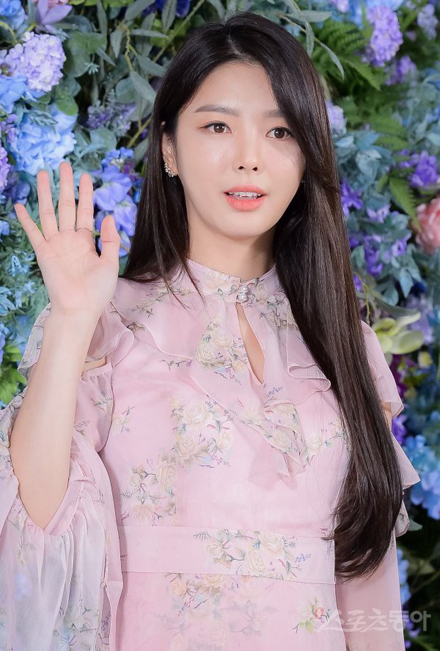 Vợ sắp cưới của Yoochun gây chú ý vì được săn đón như sao đình đám, nhưng phản ứng của netizen còn bất ngờ hơn - Ảnh 10.