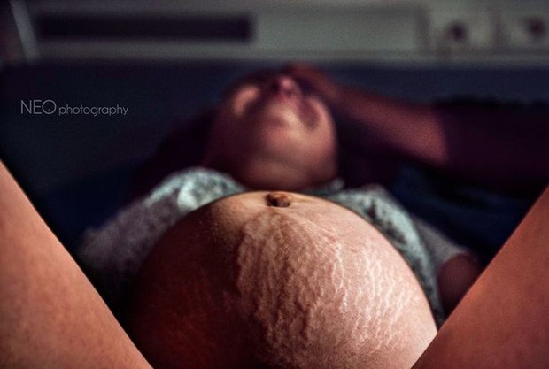 "Fierce" yet beautiful birth photos show that women are truly great mother bears - Photo 2.