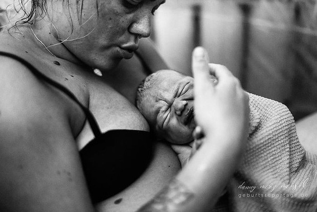 The "intense" but beautiful birth photos show that women are truly great mother bears - Photo 13.