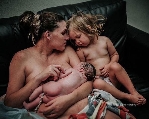 The "intense" but beautiful birth photos show that women are truly great mother bears - Photo 18.