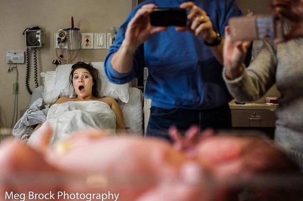 The "intense" but beautiful birth photos show that women are truly great mother bears - Photo 5.