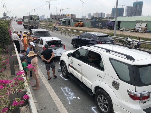 Hàng nghìn ô tô chôn chân từ sáng đến trưa trên cao tốc TP. HCM – Long Thành sau 2 vụ tai nạn liên tiếp - Ảnh 2.