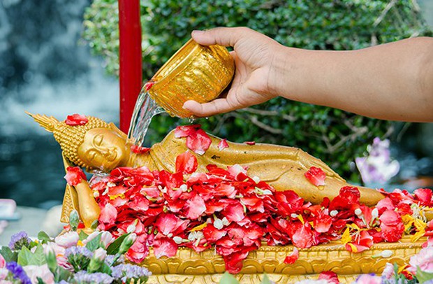 Lễ hội té nước Songkran: Đừng giữ mình khô ráo nếu muốn hưởng hạnh phúc! - Ảnh 6.