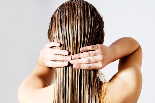 5 sai lầm thường gặp khi gội đầu chỉ khiến mái tóc nhanh hư tổn - Ảnh 4.