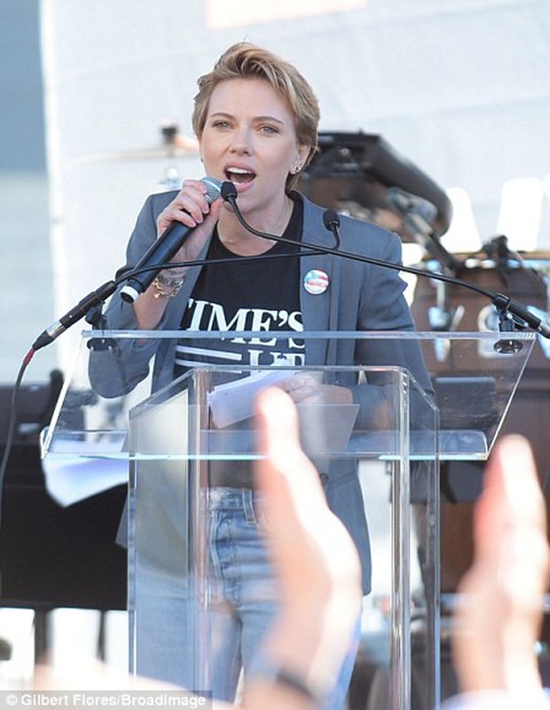 Hollywood ồn ào vụ Scarlett Johansson giả tạo khi chỉ trích hành vi quấy rối tình dục của James Franco - Ảnh 2.