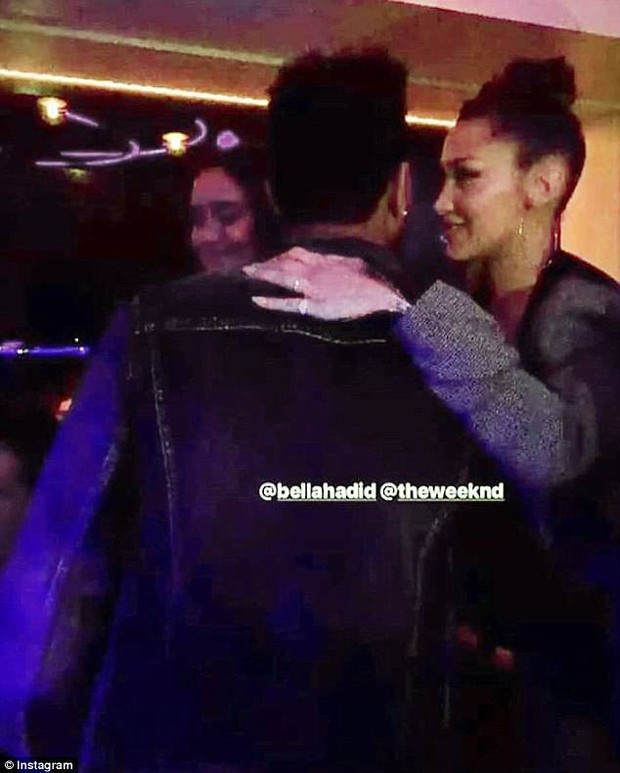 LHP Cannes: Bella Hadid khoe dáng đẹp như búp bê và xác nhận tái hợp The Weeknd bằng nụ hôn môi - Ảnh 6.