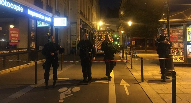 Tấn công khủng bố tại trung tâm Paris, nhiều người thương vong - Ảnh 1.