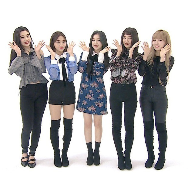 Một chiếc áo mà 9 idol cùng mặc: Lisa (Black Pink) “ngầu” hết cỡ, IU lại trẻ như học sinh - Ảnh 4.