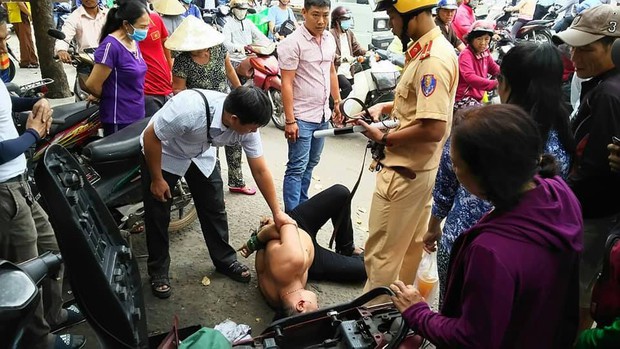 CSGT cùng dân truy đuổi bắt gọn đối tượng trộm xe trên đường phố Sài Gòn - Ảnh 1.