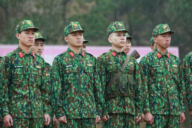 Sao nhập ngũ: Hết khen cơm quân đội ngon, Hoàng Tôn còn đàn hát vui vẻ trong quân ngũ - Ảnh 6.