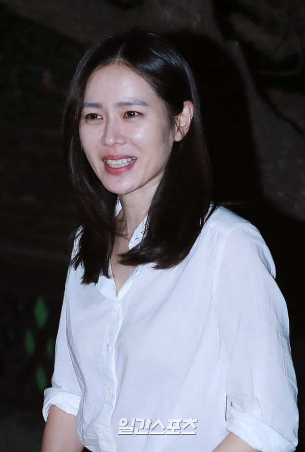 Tiệc mừng công phim Chị đẹp: Jung Hae In bị biển fan vây kín, Son Ye Jin đẹp bất chấp giữa dàn sao - Ảnh 13.