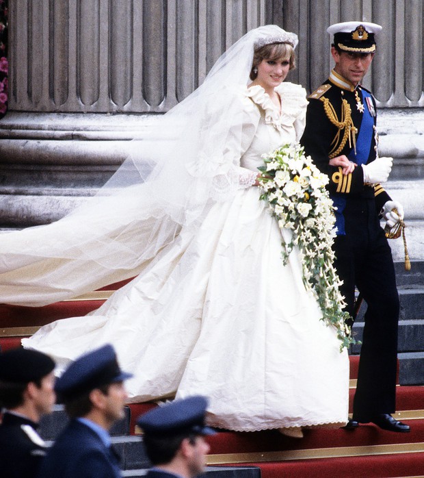 Ít ai biết rằng váy cưới của Công nương Diana từng kém hoàn hảo vì lí do này - Ảnh 2.