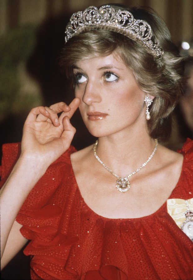 Nhan sắc và khí chất hoàn hảo của cố Công nương Diana trong những khoảnh khắc xưa - Ảnh 4.